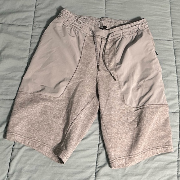 Men’s Lululemon Shorts - Picture 1 of 4